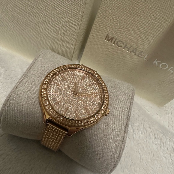 Michael Kors Rose Gold Watch - Picture 4 of 4